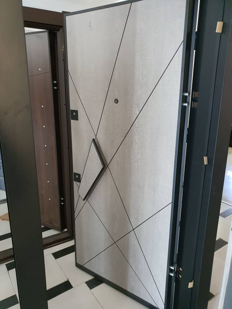 Product image - decorative steel door, xps embedded core with 10 mm mdf and decorative skin, natural wood veneer, pvc or laminox